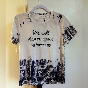 Graphic Tee with Black and White Design 💙🇮🇱💙